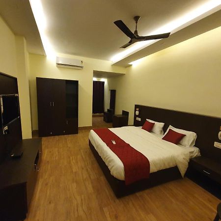 מלון Suluru Sri Lakshmi Palace A/C מראה חיצוני תמונה