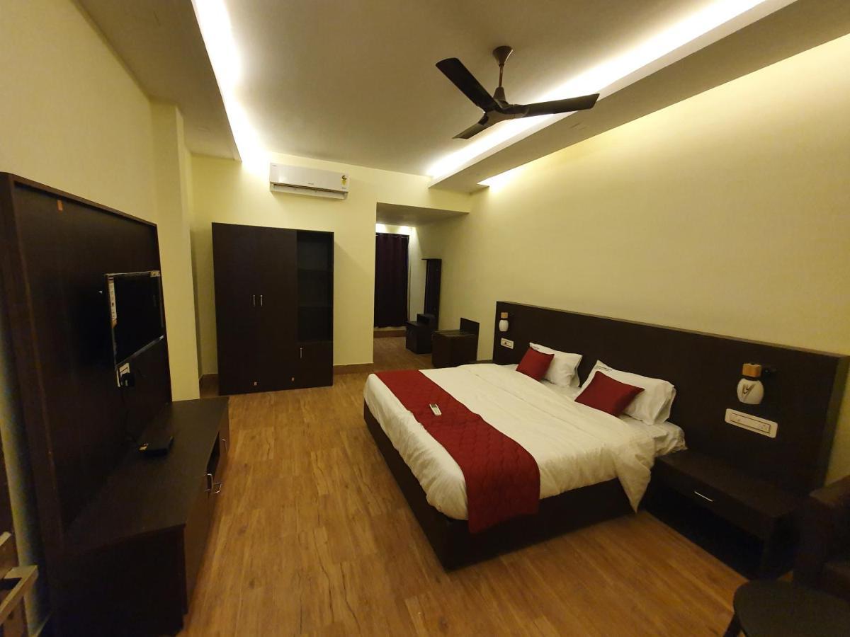 מלון Suluru Sri Lakshmi Palace A/C מראה חיצוני תמונה