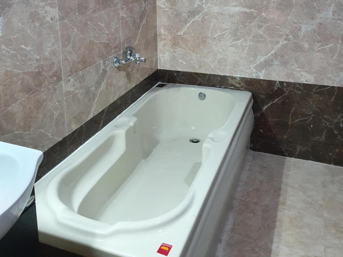 מלון Suluru Sri Lakshmi Palace A/C מראה חיצוני תמונה